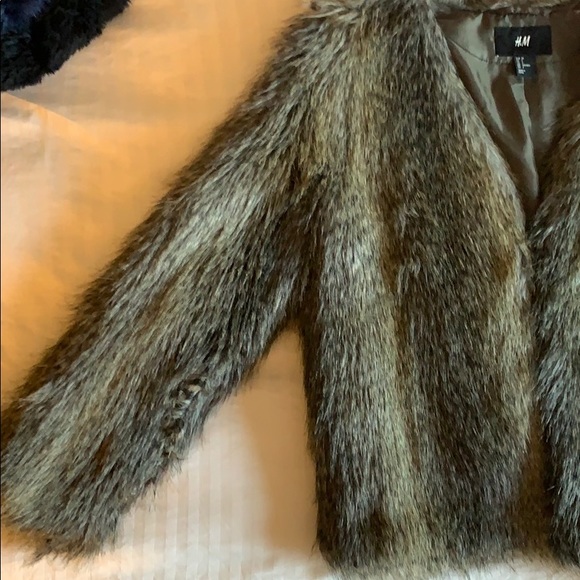 Faux fur coat! - Picture 3 of 5